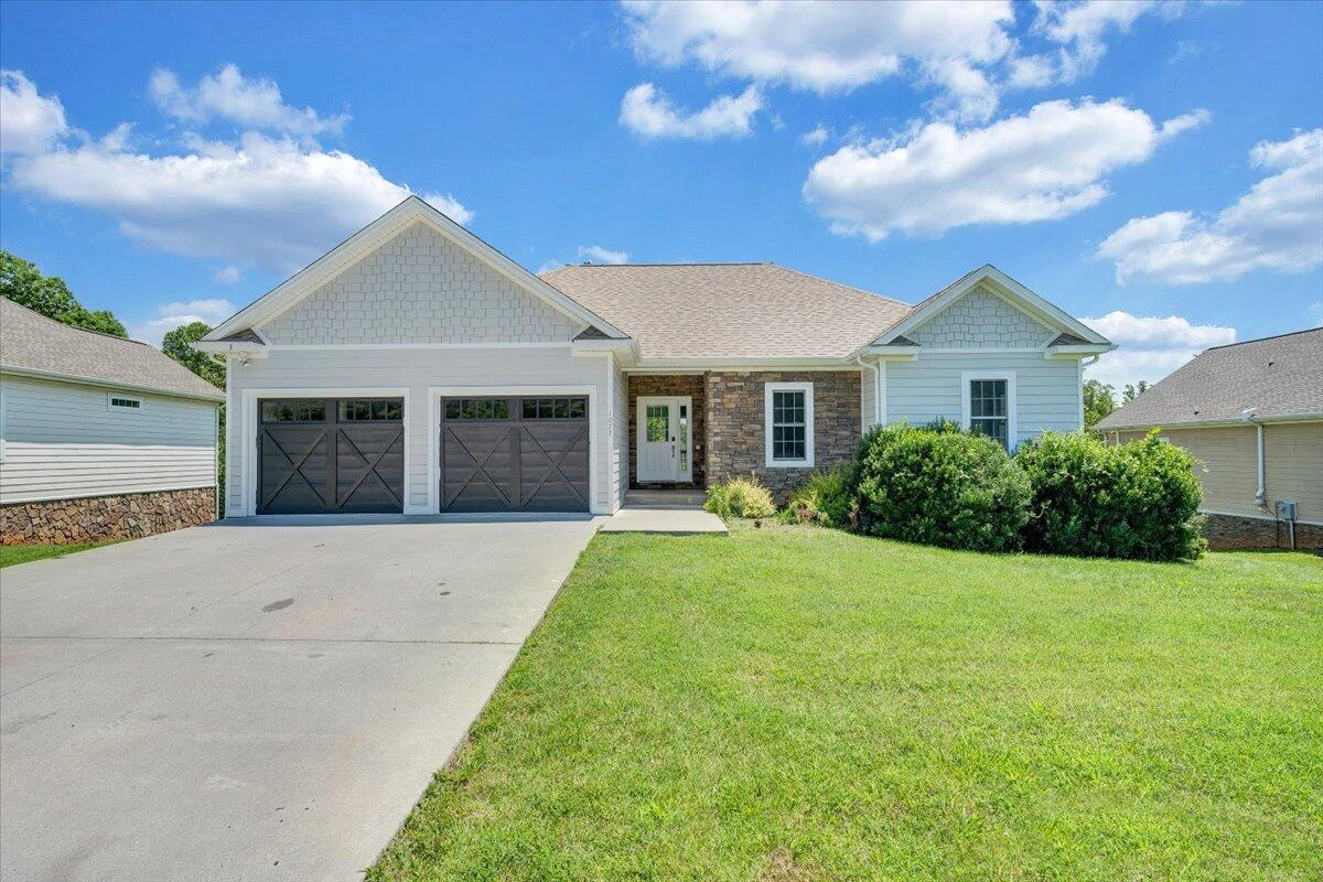 1077 Barrow Hills DR - Photo 66