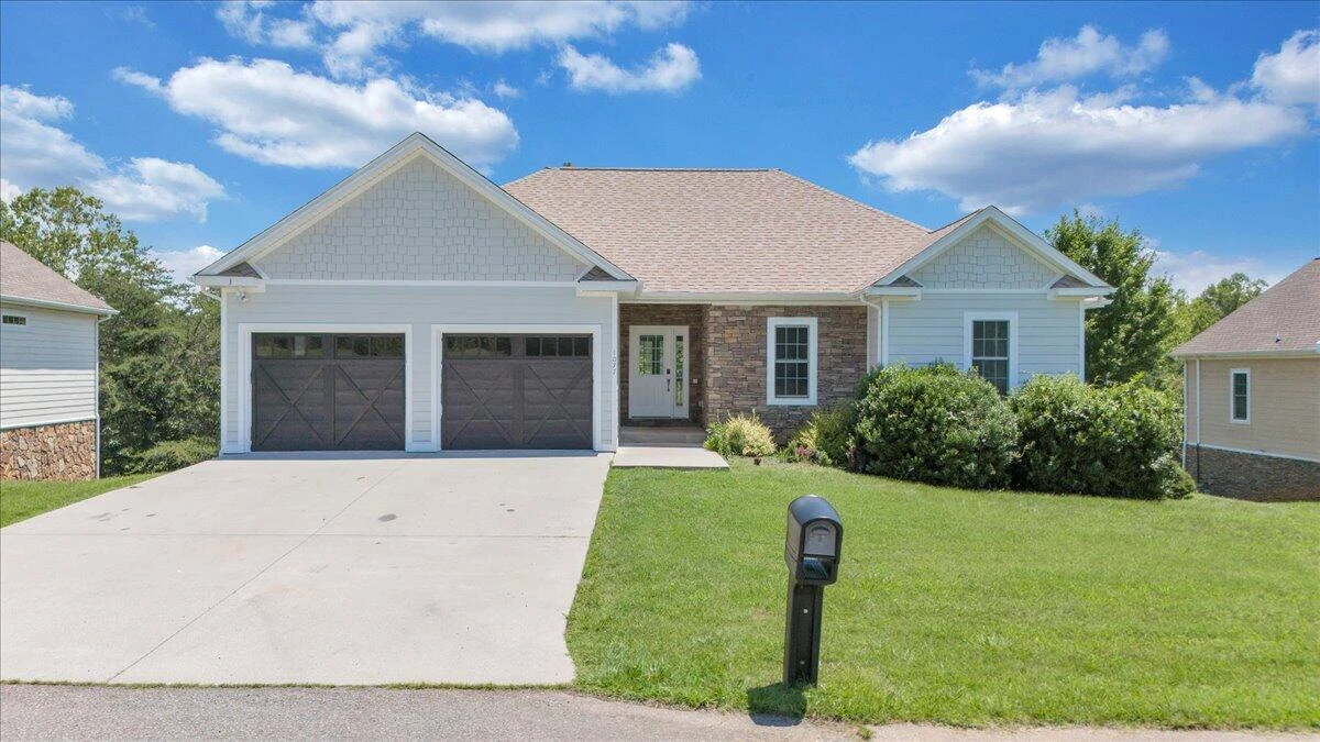 1077 Barrow Hills DR - Photo 69