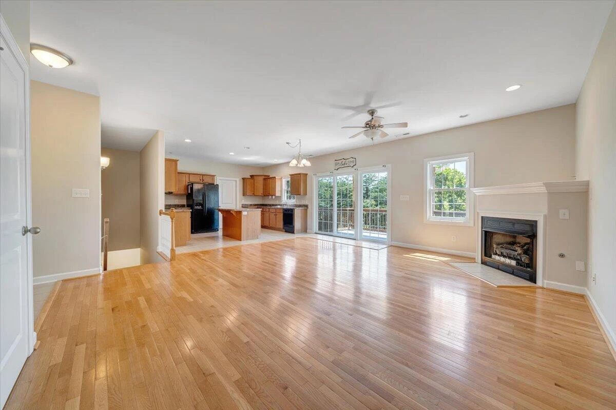 1077 Barrow Hills DR - Photo 7