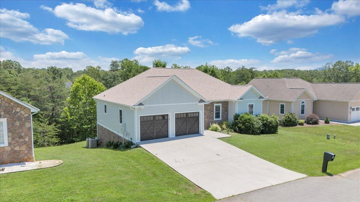 1077 Barrow Hills DR - Photo 71