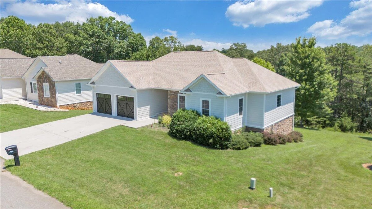 1077 Barrow Hills DR - Photo 73