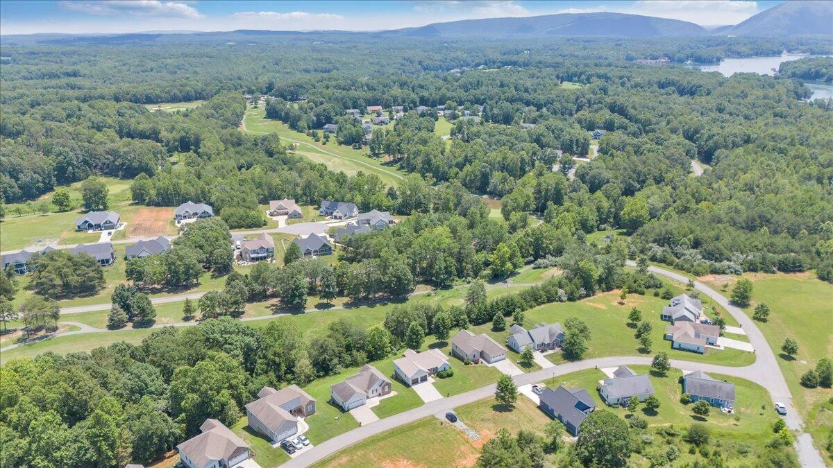 1077 Barrow Hills DR - Photo 80