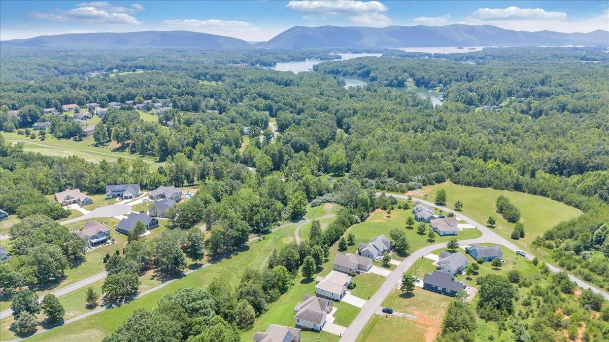 1077 Barrow Hills DR - Photo 82