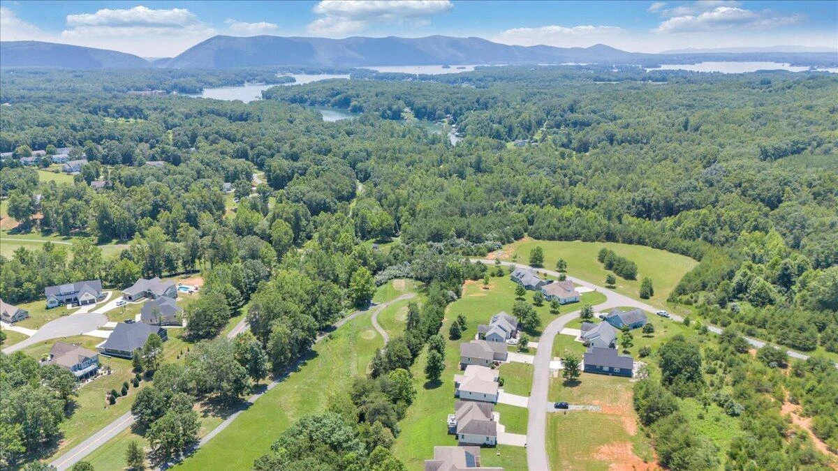 1077 Barrow Hills DR - Photo 83