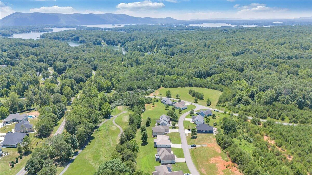 1077 Barrow Hills DR - Photo 84