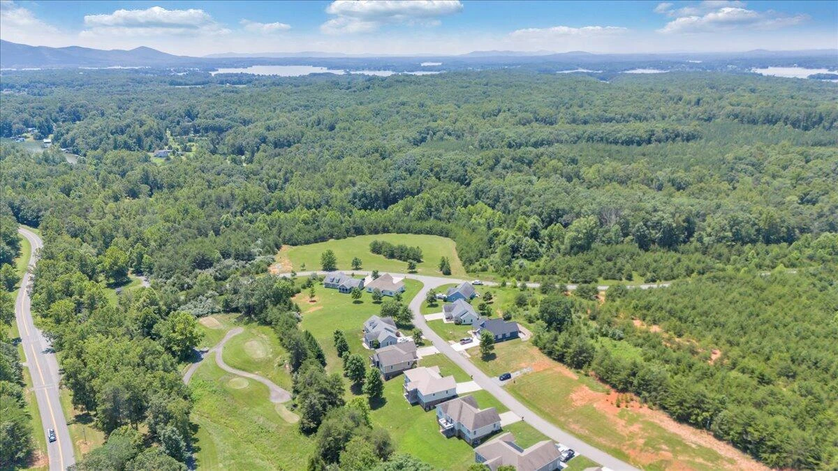 1077 Barrow Hills DR - Photo 85