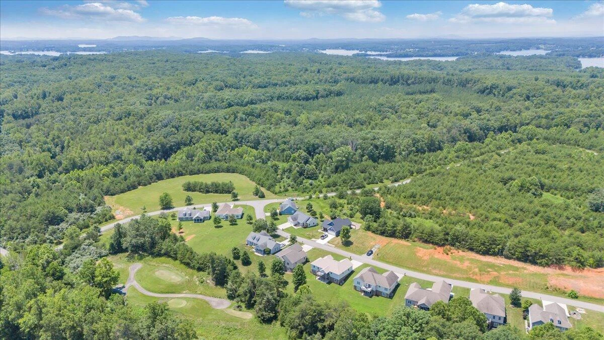 1077 Barrow Hills DR - Photo 86