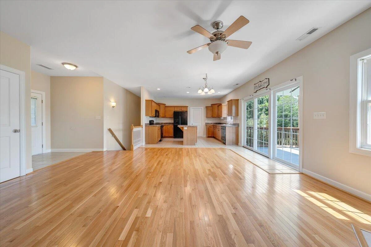 1077 Barrow Hills DR - Photo 9