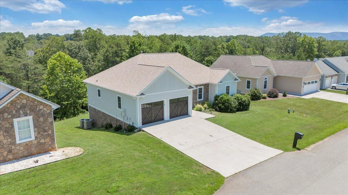 1077 Barrow Hills DR - Photo 93