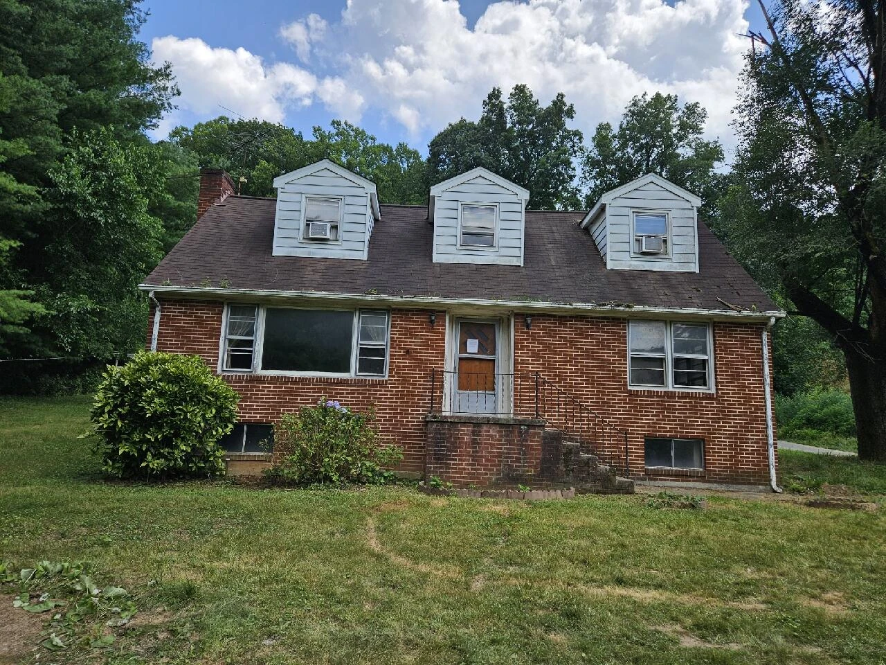 1050 TOWER RD