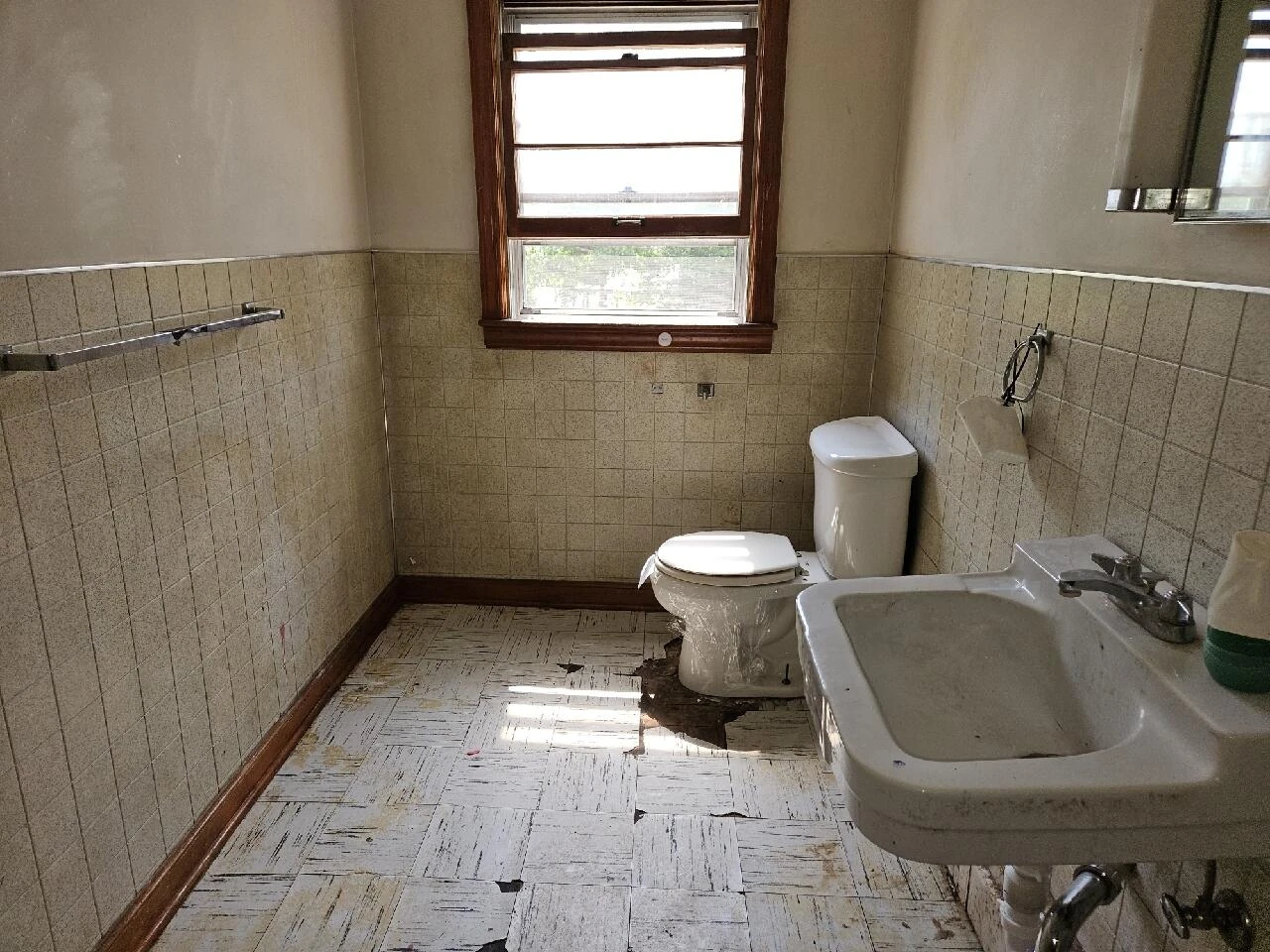 1050 TOWER RD - Photo 16