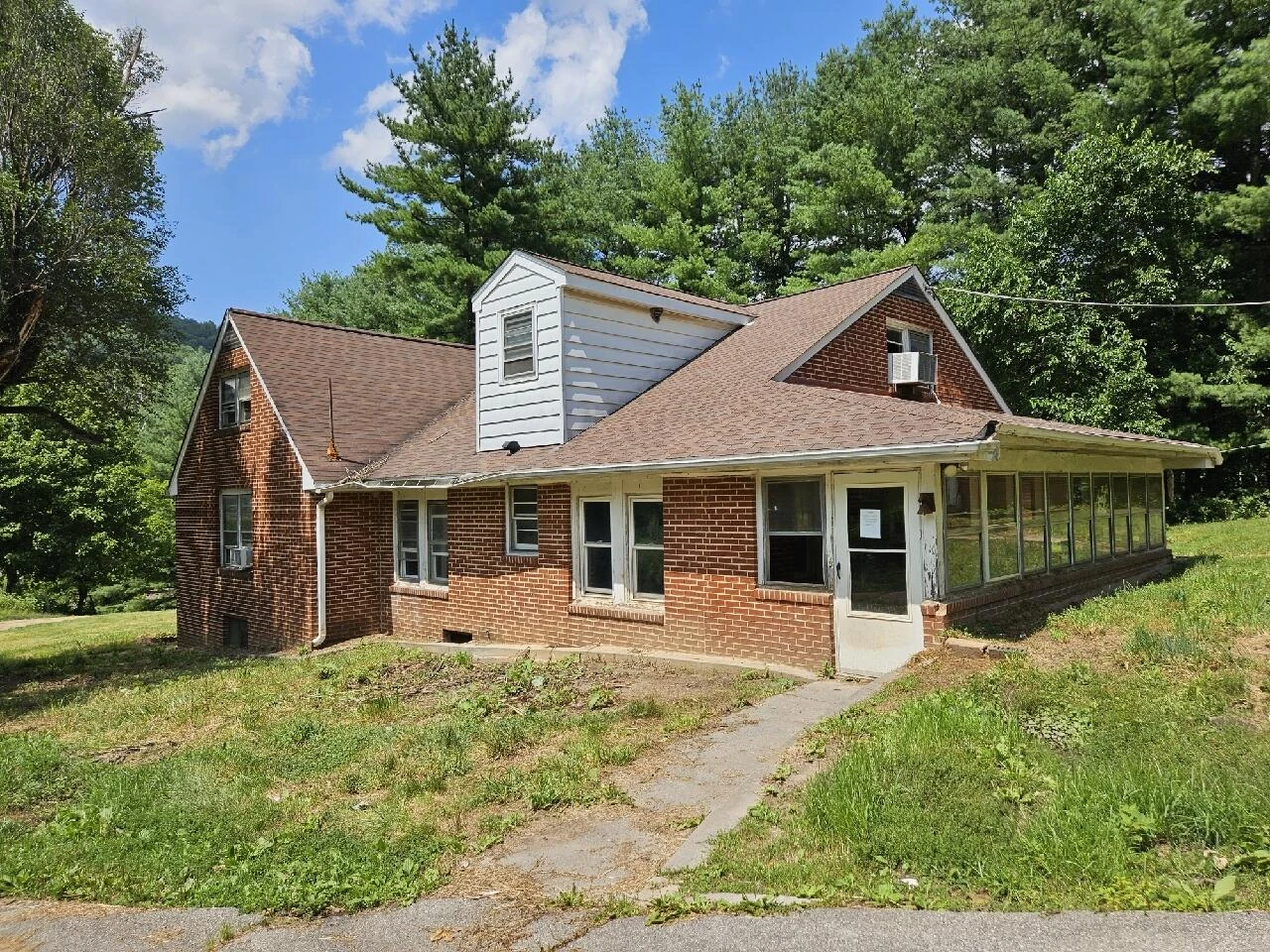 1050 TOWER RD - Photo 2