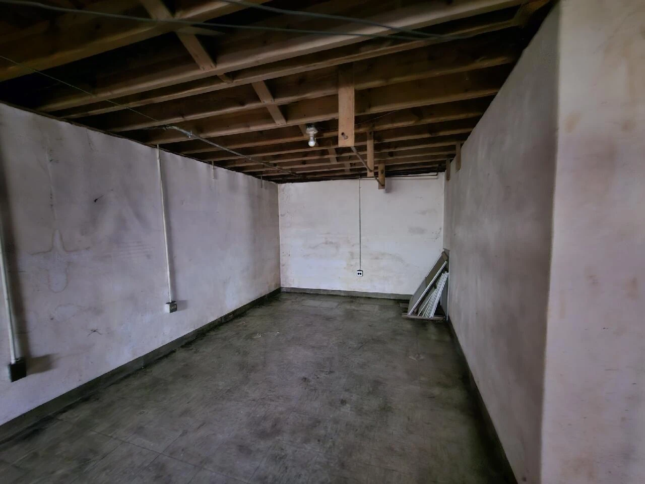 1050 TOWER RD - Photo 20