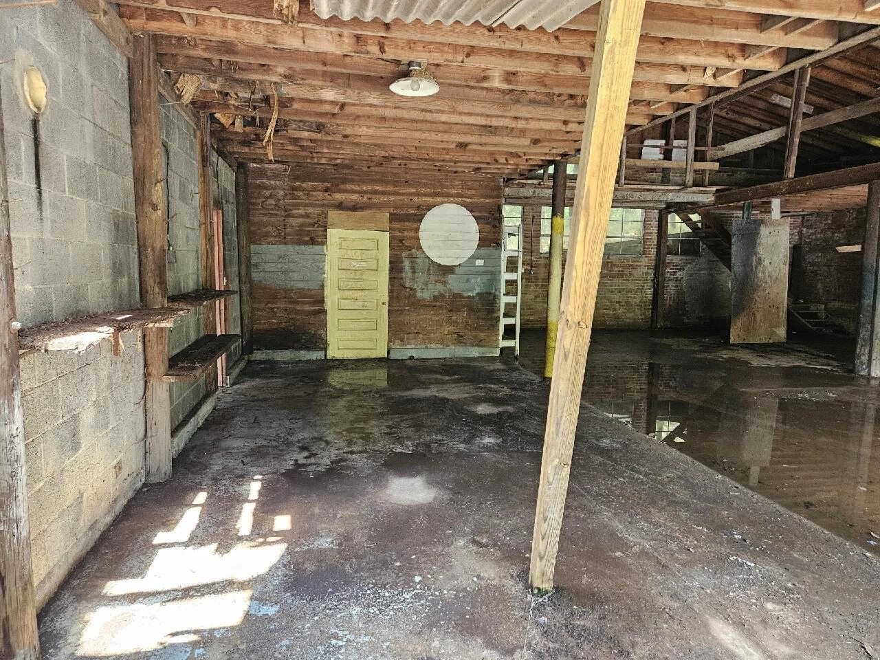 1050 TOWER RD - Photo 24