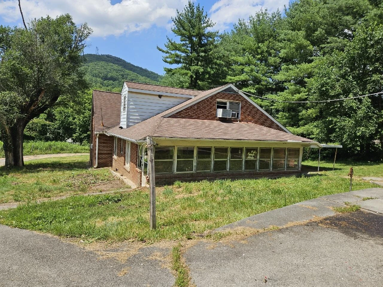 1050 TOWER RD - Photo 3