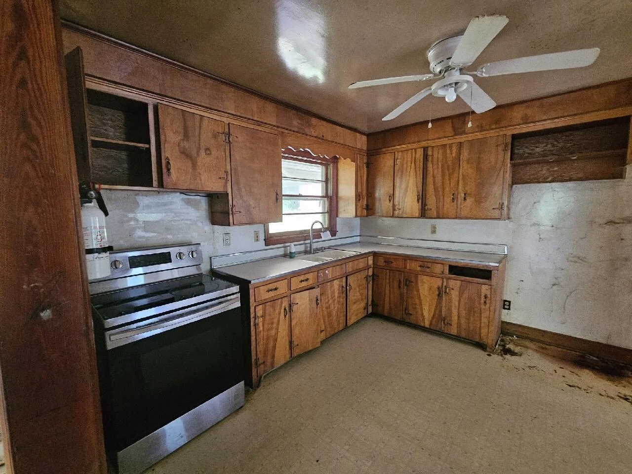 1050 TOWER RD - Photo 8