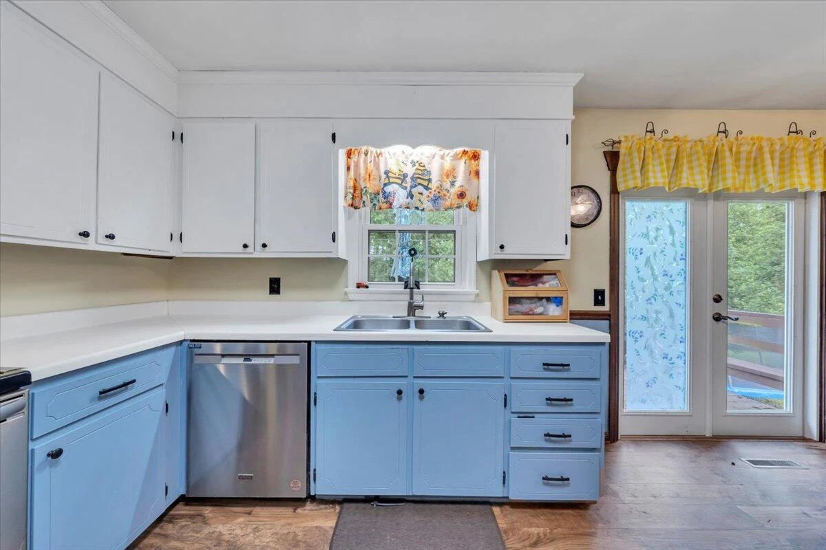 410 Rakes RD - Photo 14