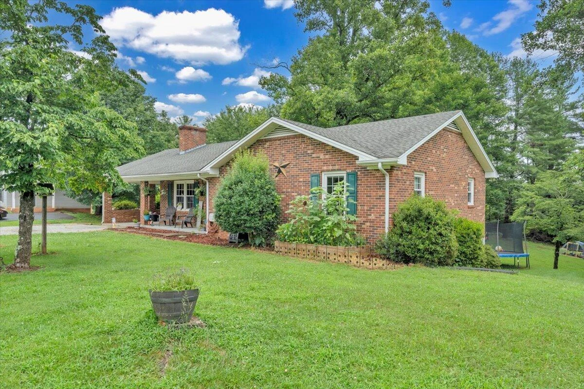 410 Rakes RD - Photo 2