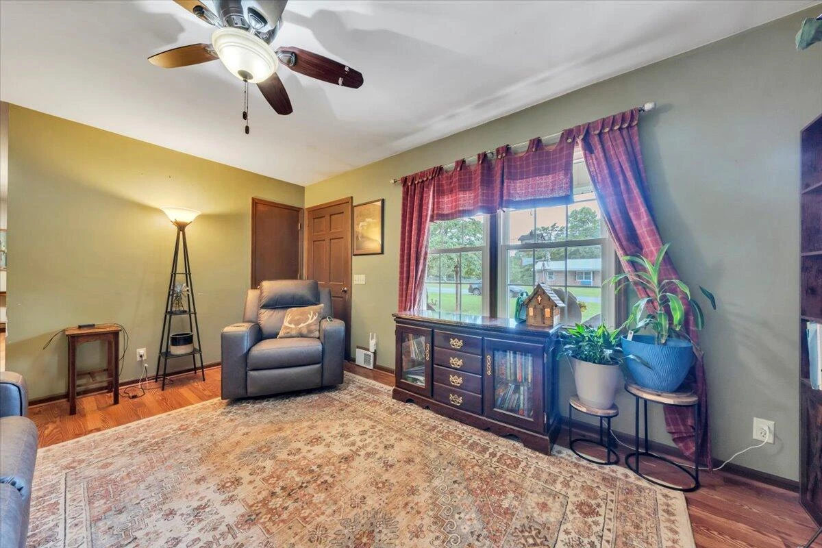 410 Rakes RD - Photo 3