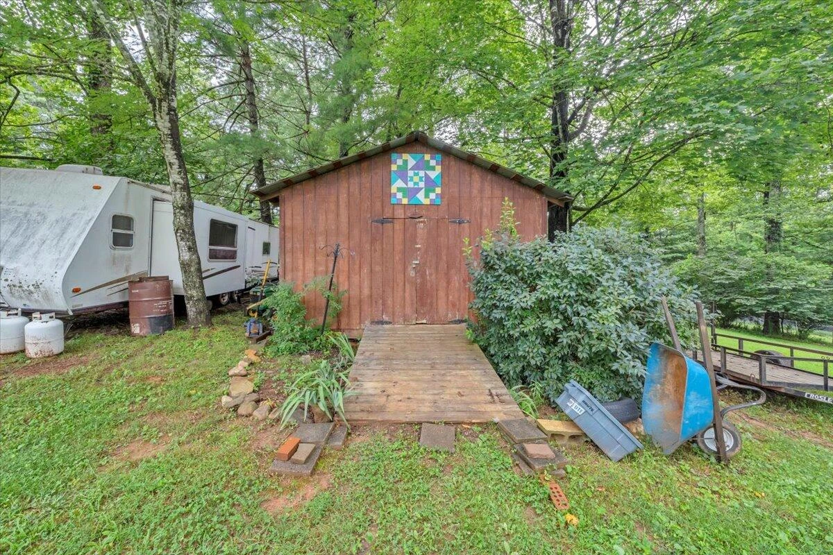 410 Rakes RD - Photo 43