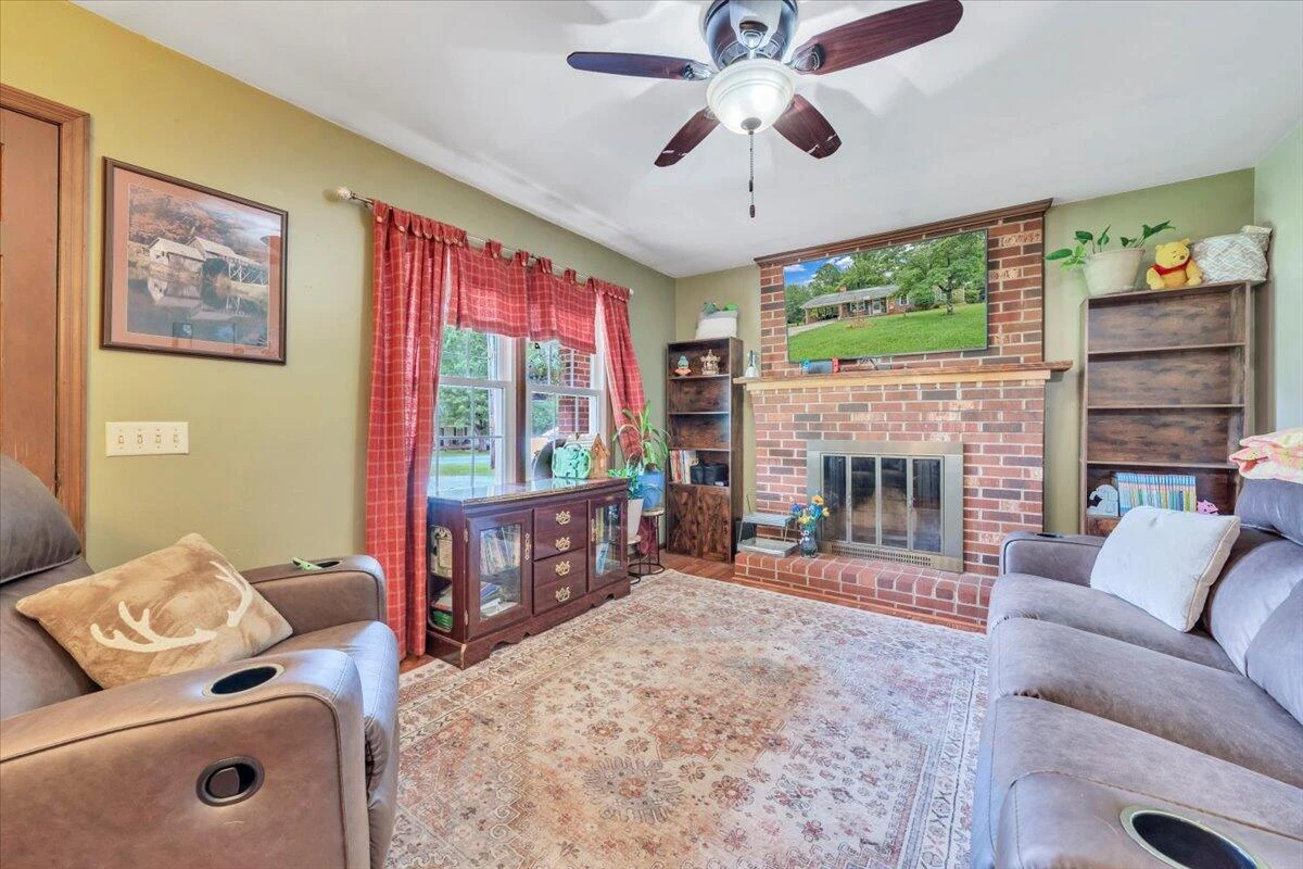 410 Rakes RD - Photo 5