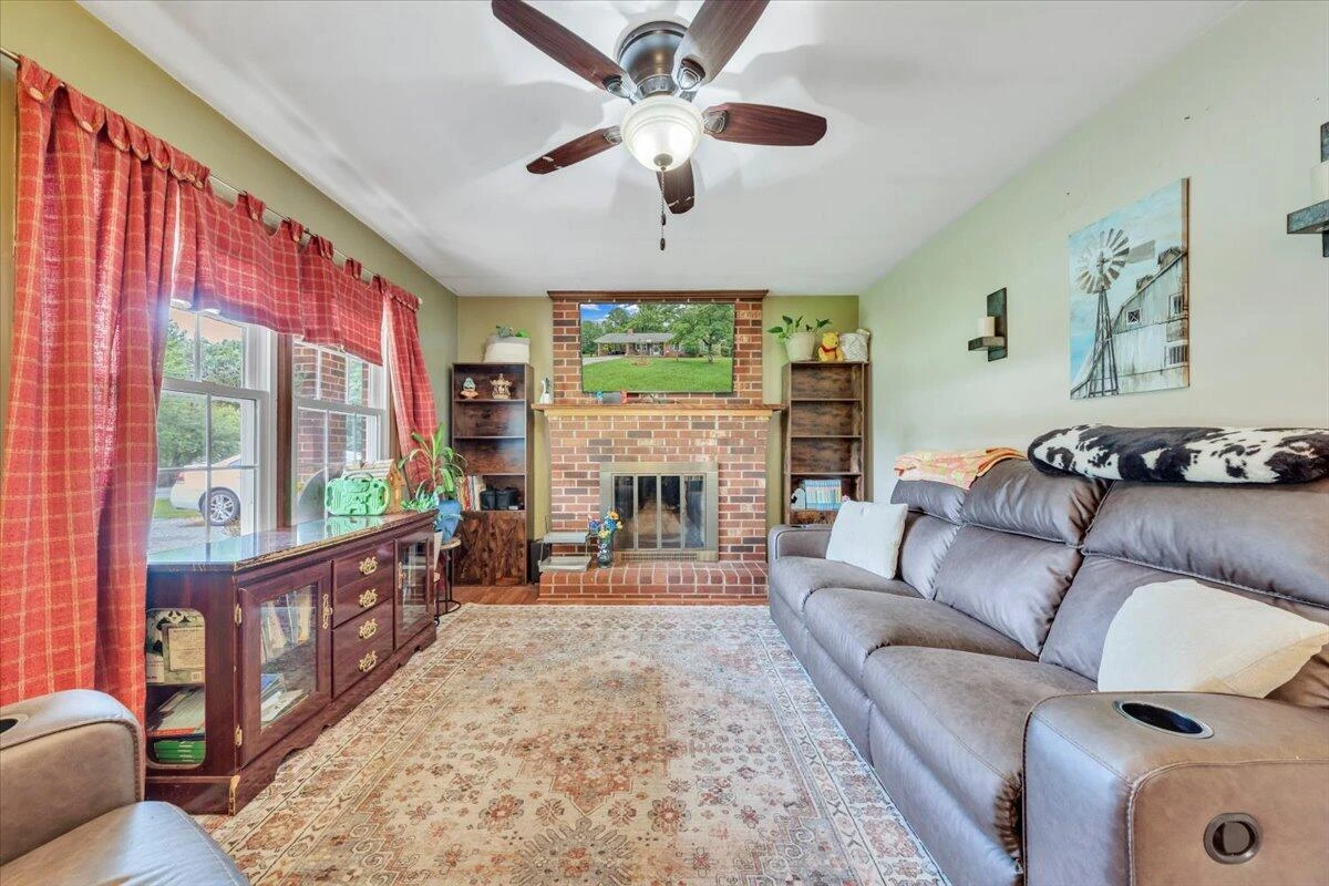 410 Rakes RD - Photo 6