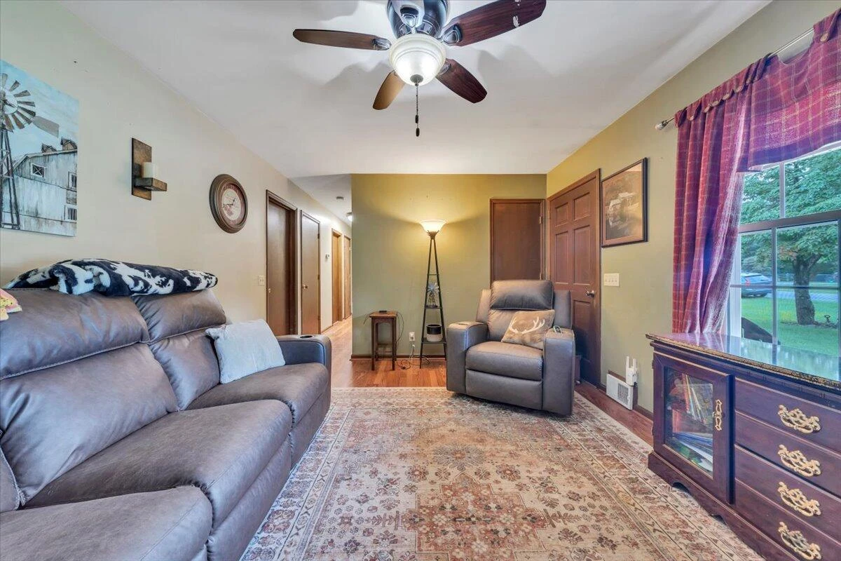 410 Rakes RD - Photo 7