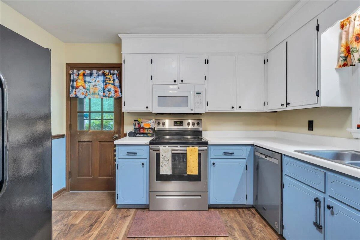 410 Rakes RD - Photo 8