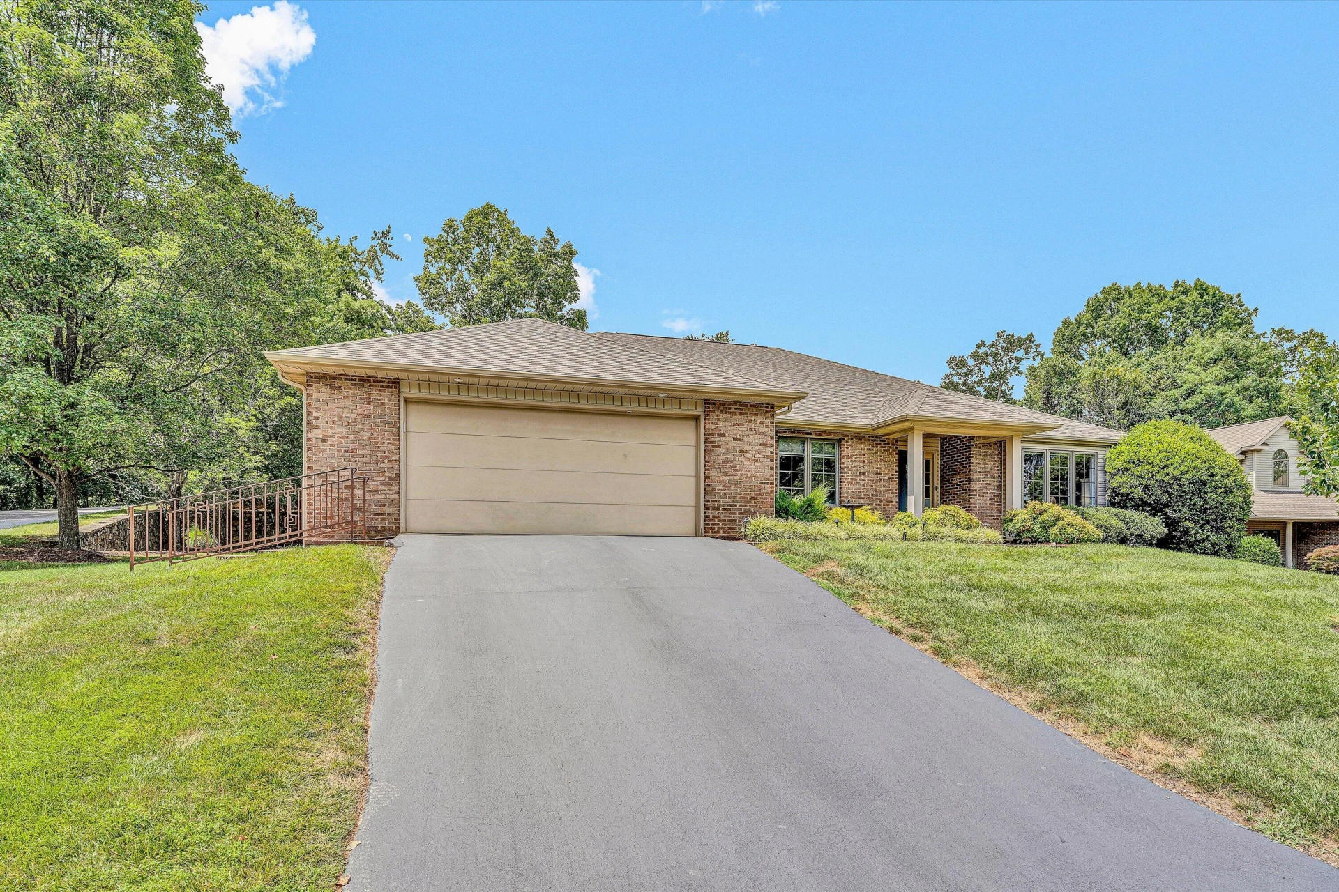 1815 Northwoods LN - Photo 3