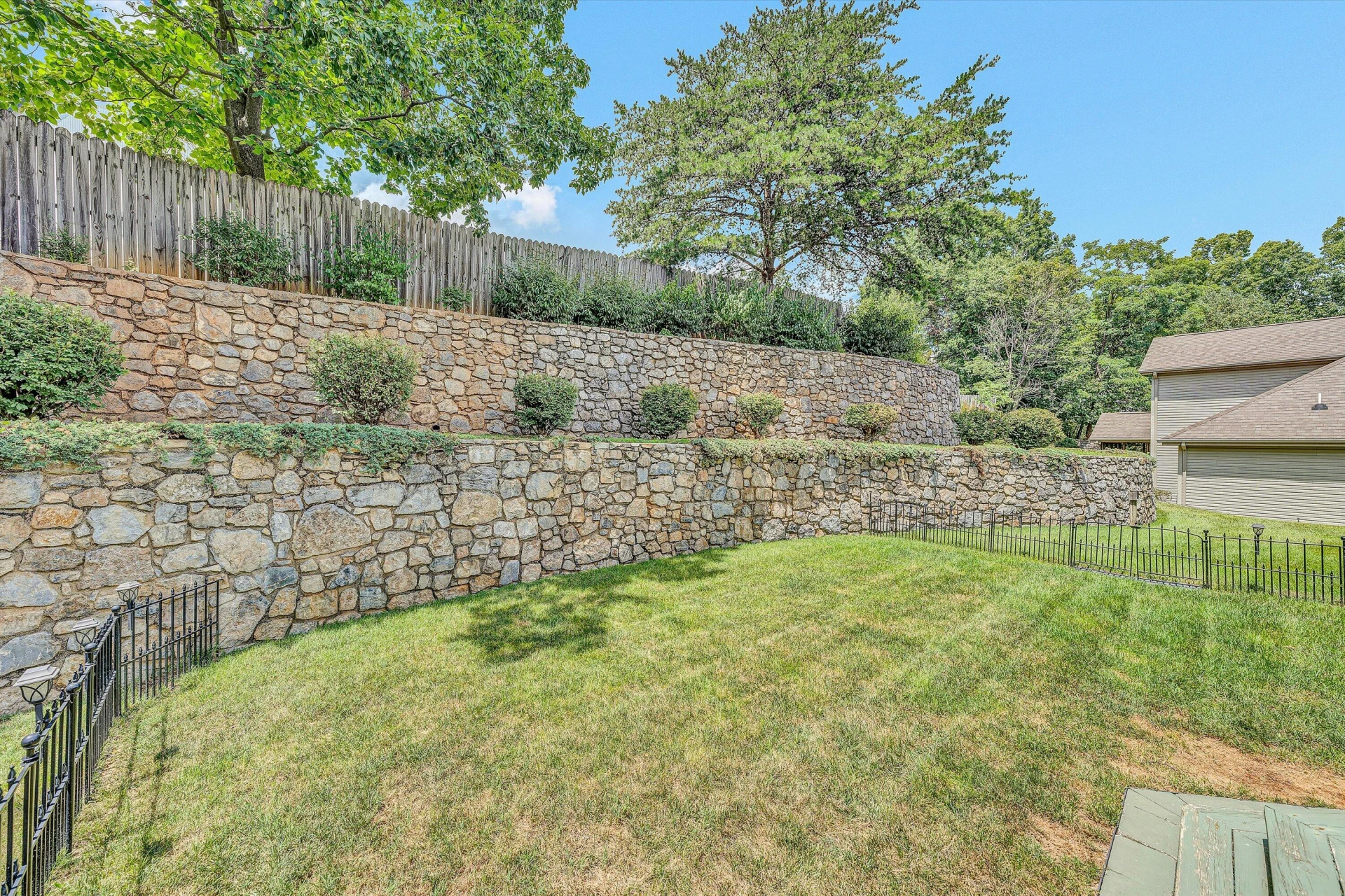 1815 Northwoods LN - Photo 31