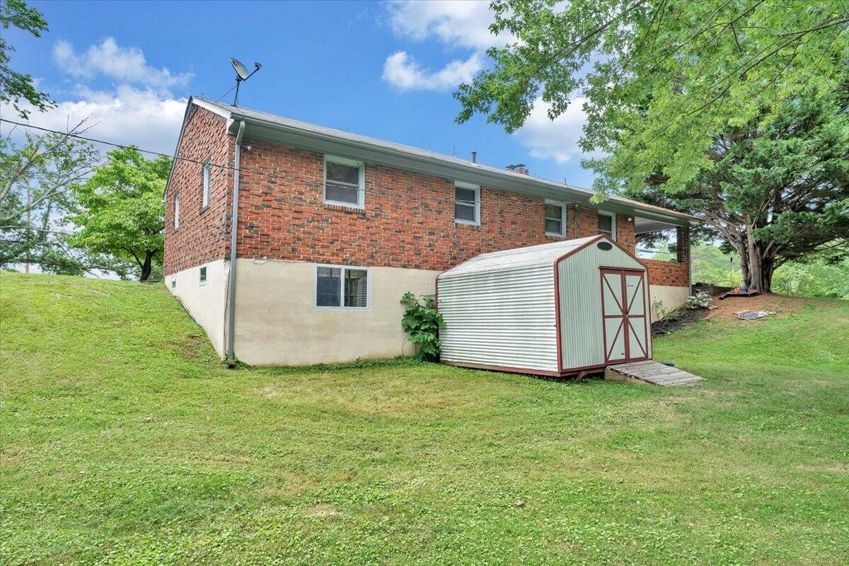 5909 Raintree RD - Photo 38