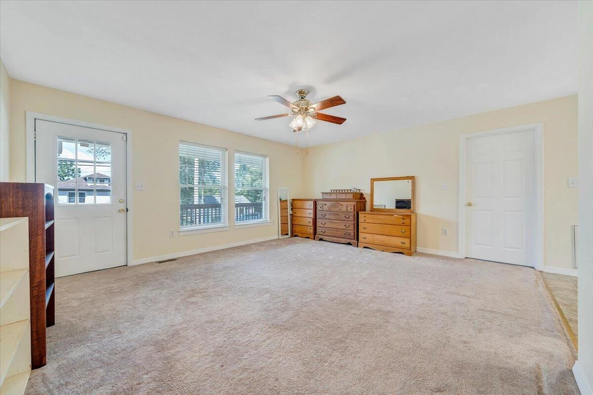 739 Riverland RD - Photo 4