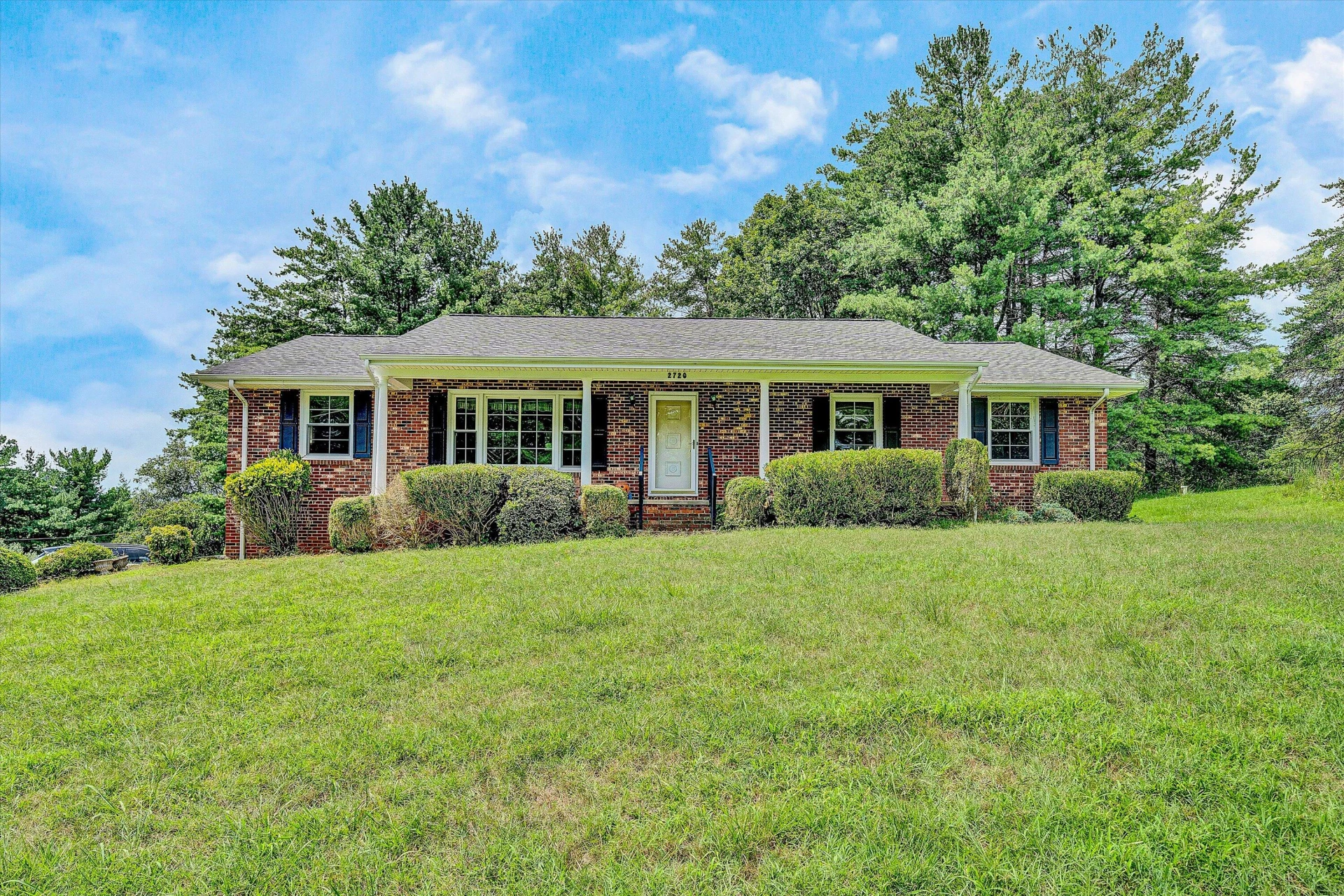 2720 Willowbrook DR