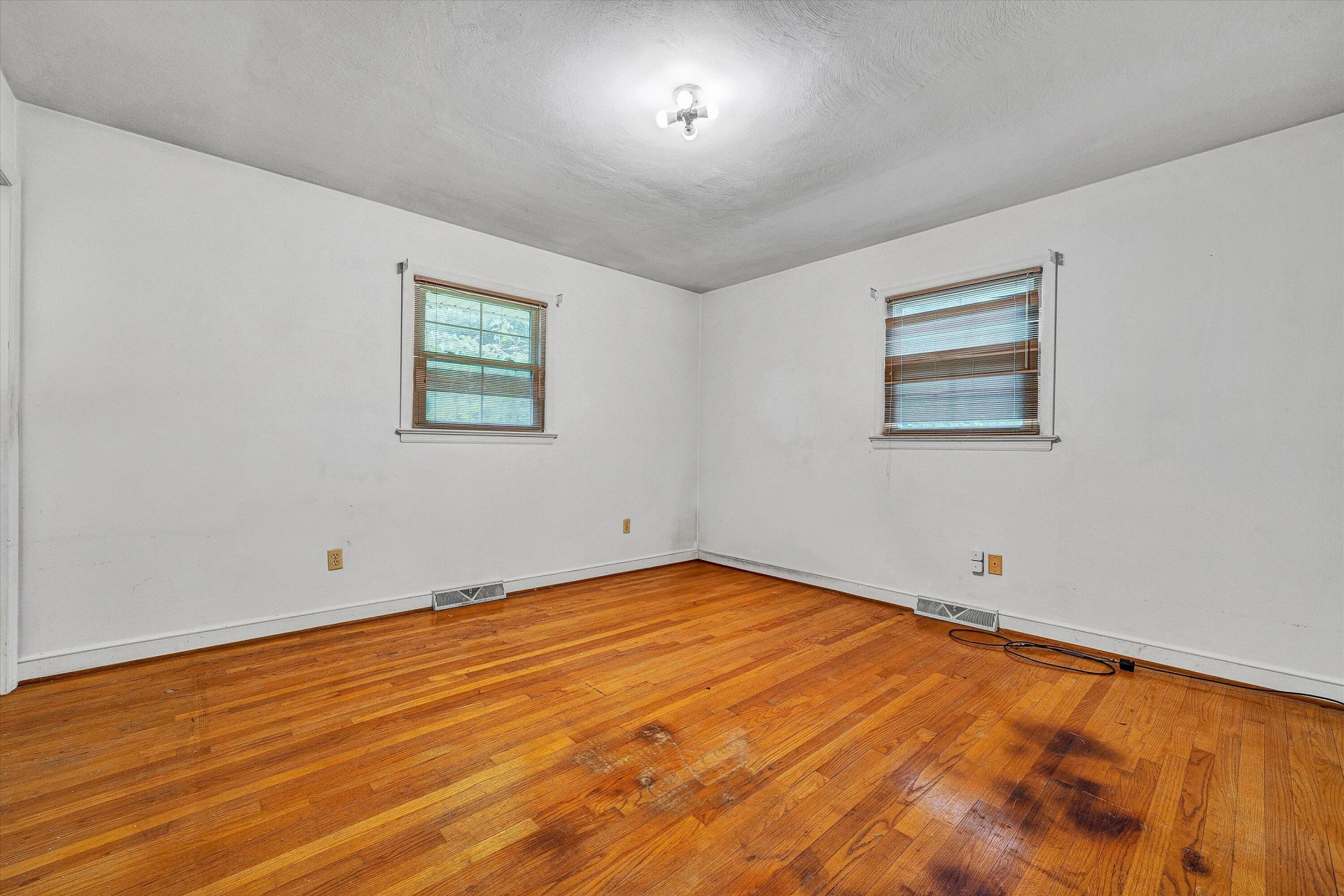 2720 Willowbrook DR - Photo 13