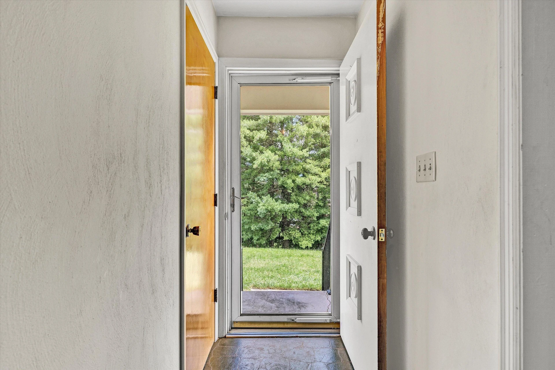 2720 Willowbrook DR - Photo 3