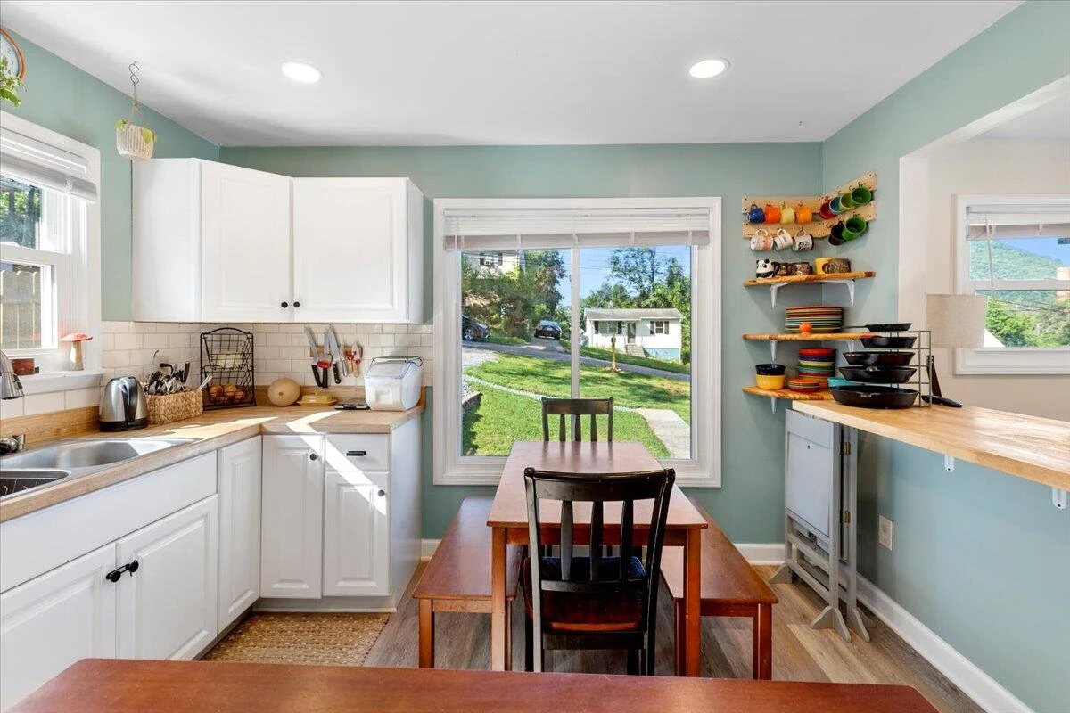 1620 Redwood RD - Photo 12