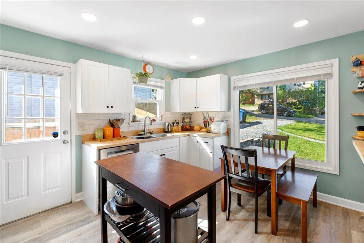 1620 Redwood RD - Photo 13