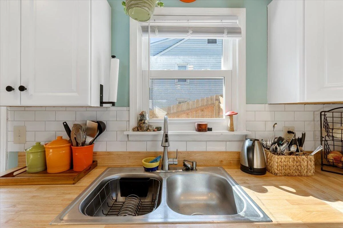 1620 Redwood RD - Photo 14