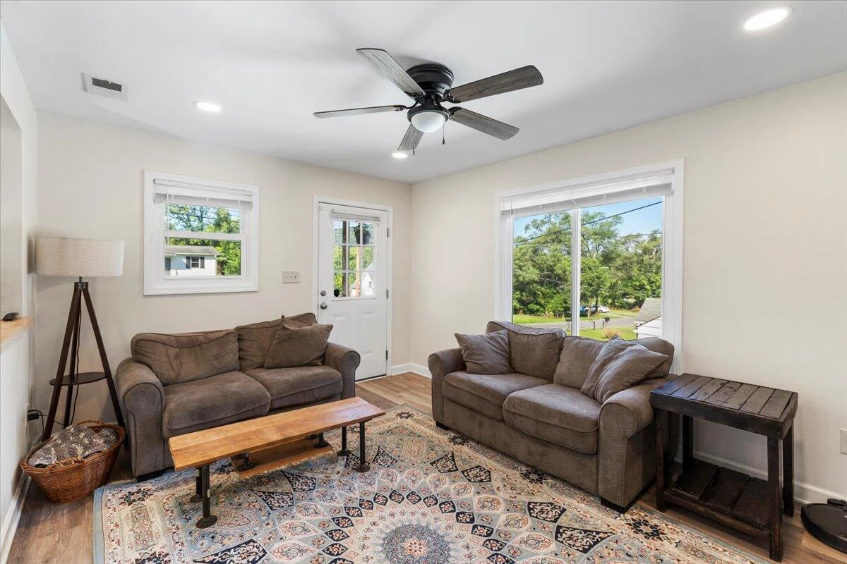 1620 Redwood RD - Photo 16