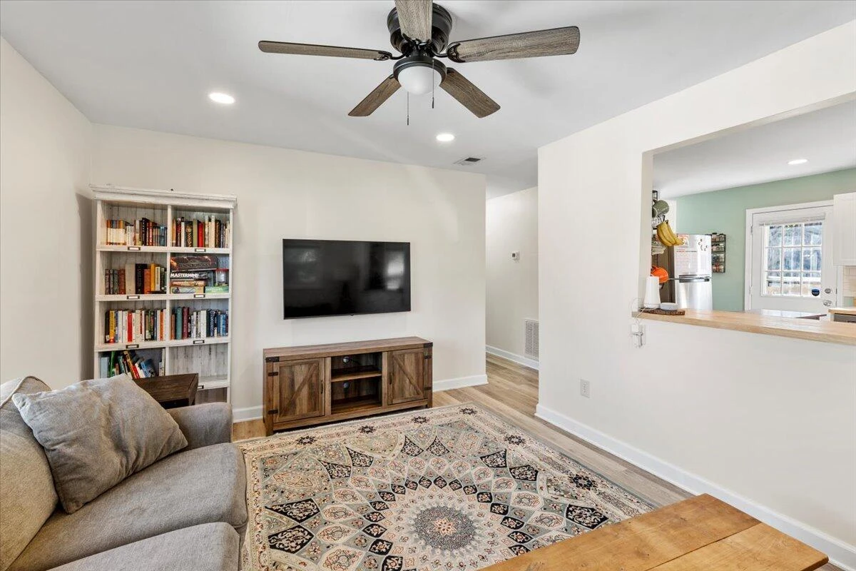 1620 Redwood RD - Photo 18