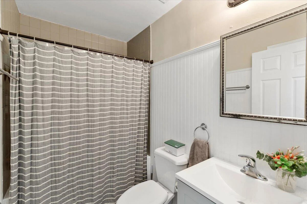 1620 Redwood RD - Photo 25