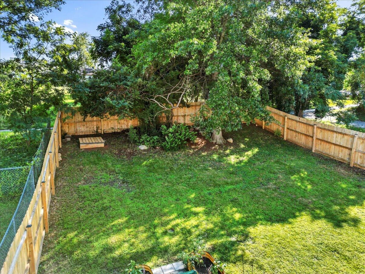 1620 Redwood RD - Photo 29