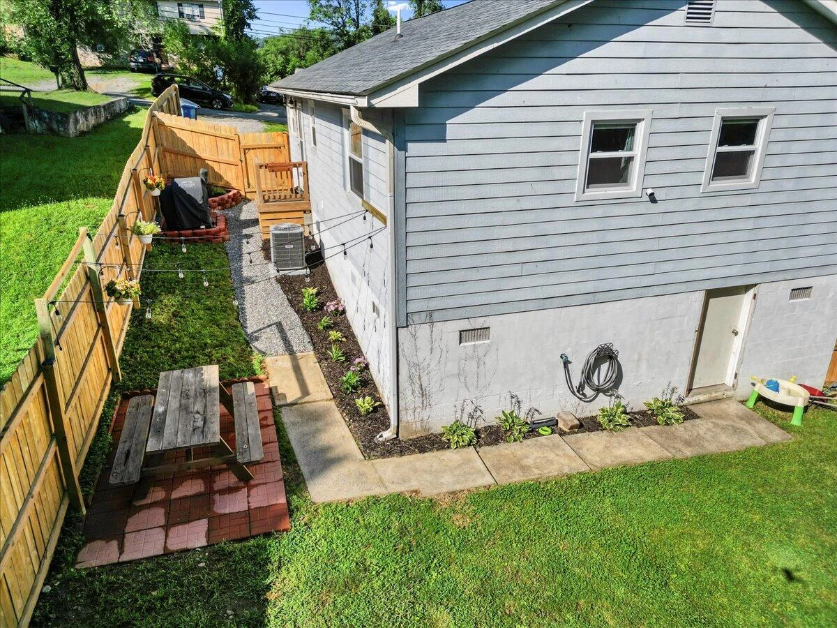 1620 Redwood RD - Photo 30