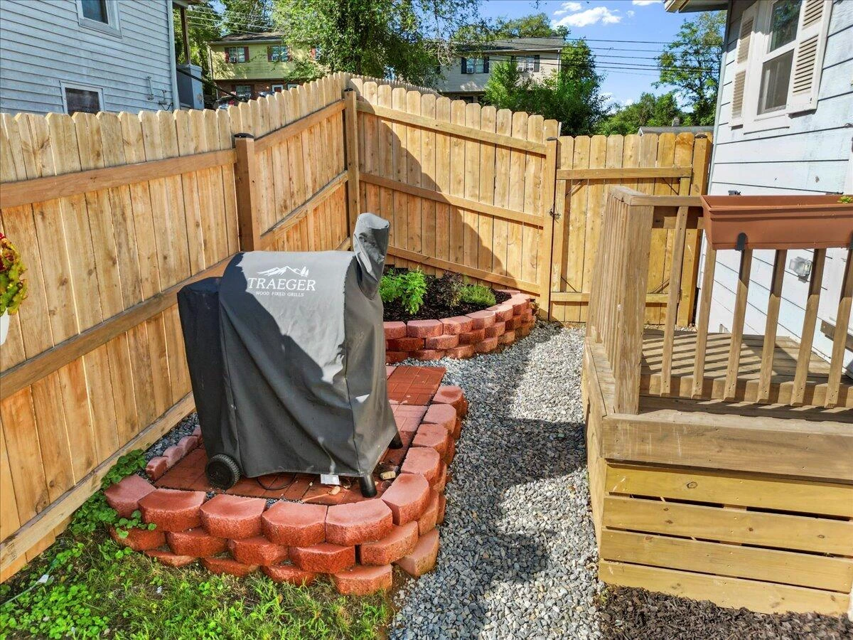 1620 Redwood RD - Photo 31