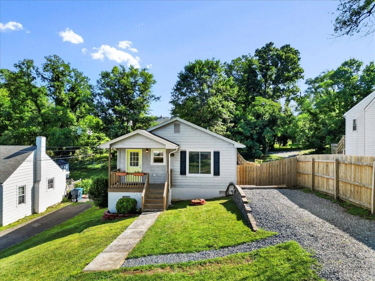 1620 Redwood RD - Photo 5