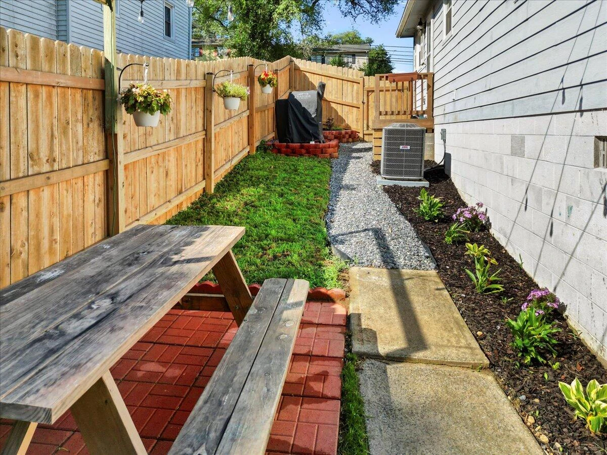 1620 Redwood RD - Photo 33