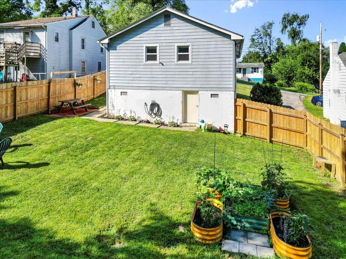 1620 Redwood RD - Photo 36