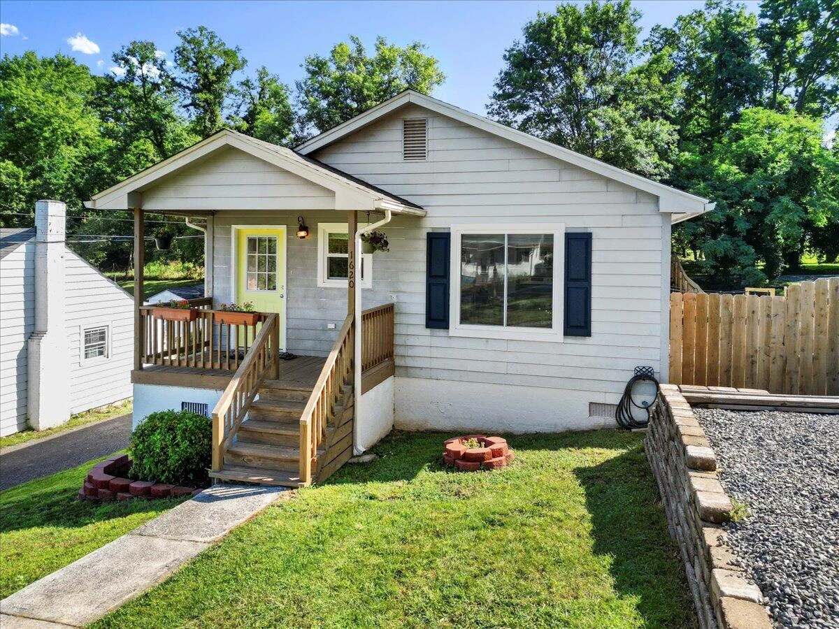 1620 Redwood RD - Photo 6