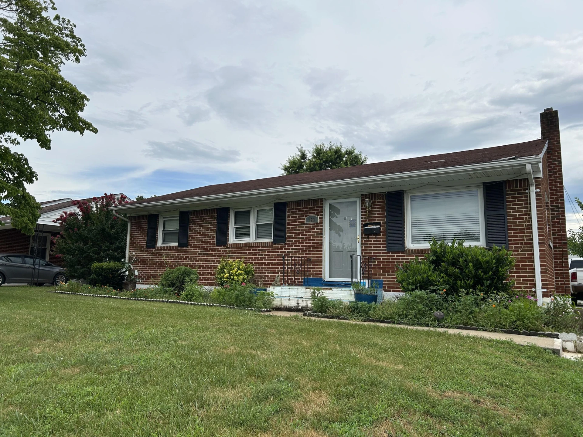 223 Oaklawn AVE