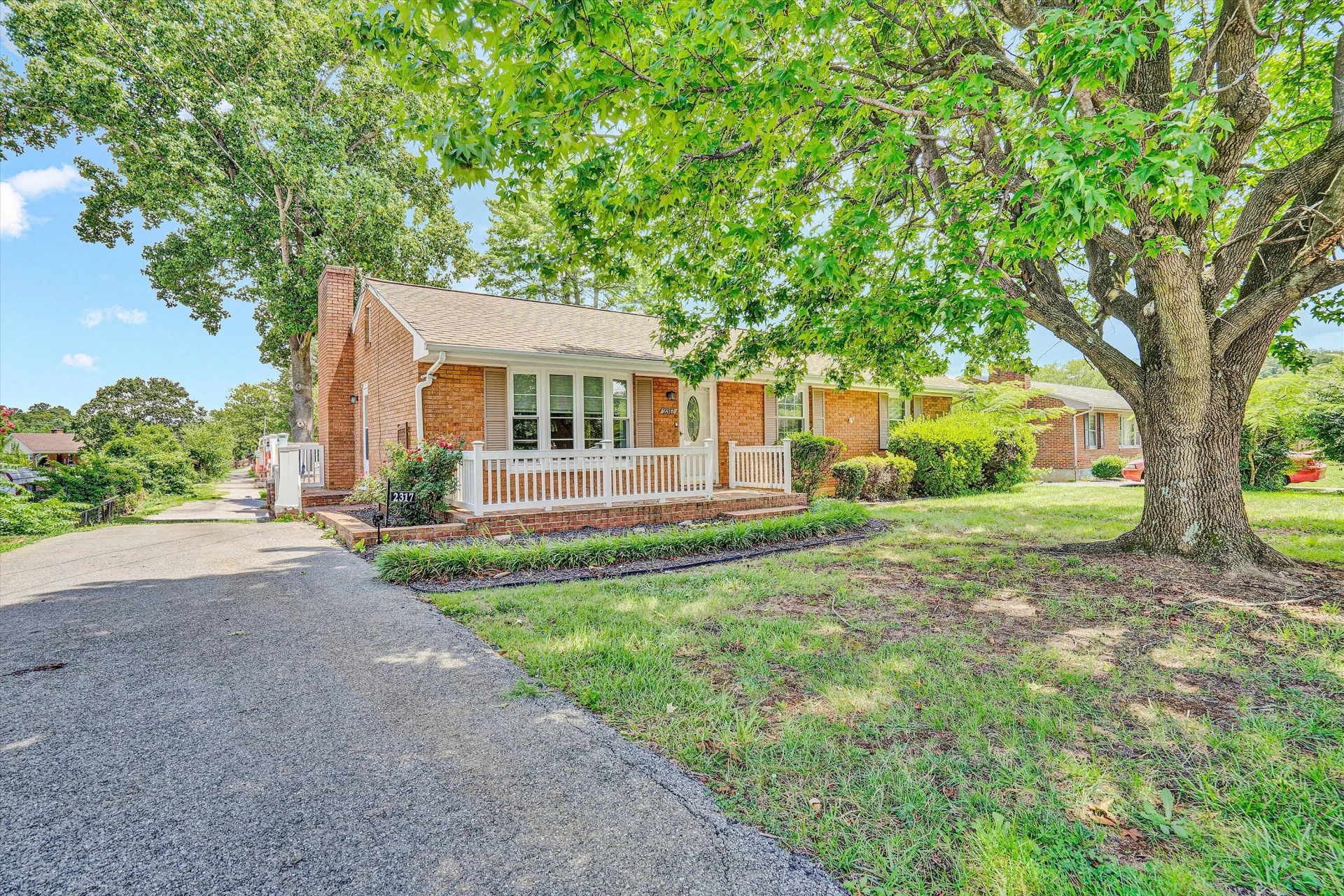 2317 Laura RD